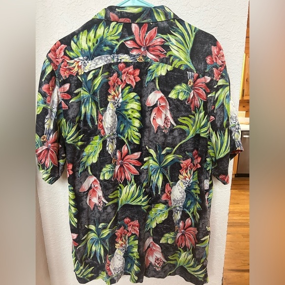 Tommy Bahama Mens 100% Silk Button Up Shirt. Size Large - Picture 2 of 4